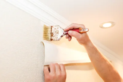 Pose de papier peint à la Coulonche — revêtements muraux et toiles de verre